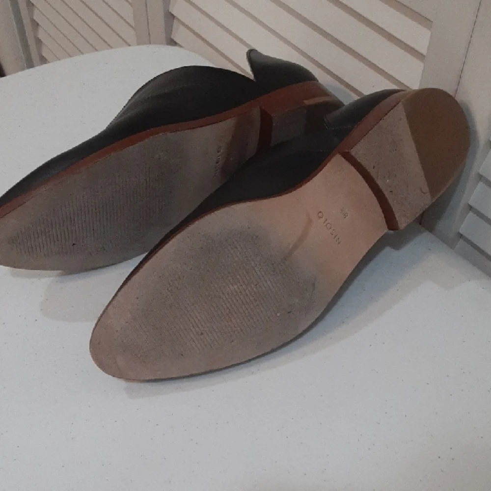 Women's Black Leather Slip-On Shoes - Picture 6 of 6